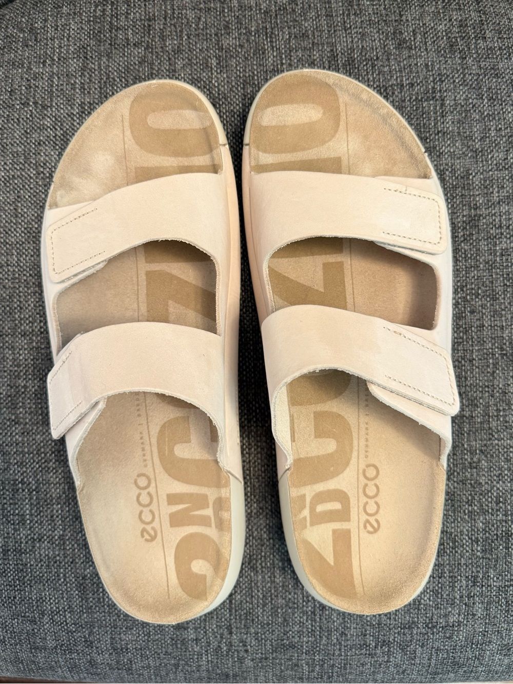 ECCO Cozmo Sandals Women’s Beige Leather Double Strap Comfort Slides